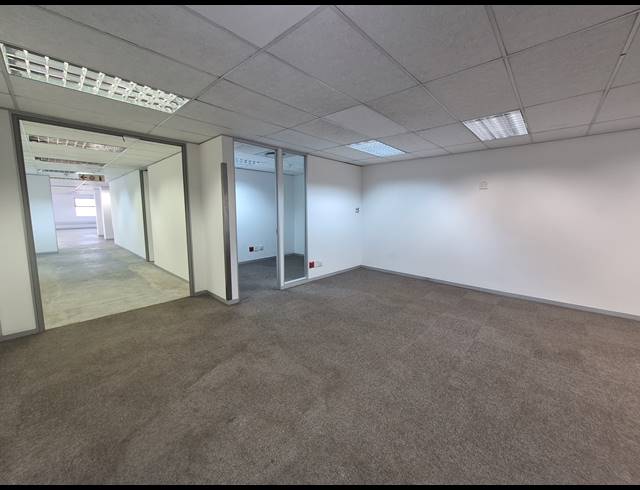 2,119M² OFFICE TO LET IN WOODMEAD